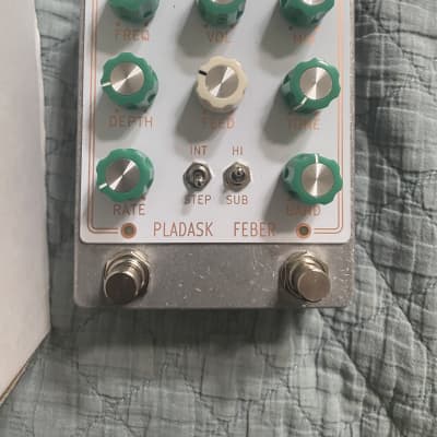 Pladask Elektrisk FEBER - Pedal on ModularGrid