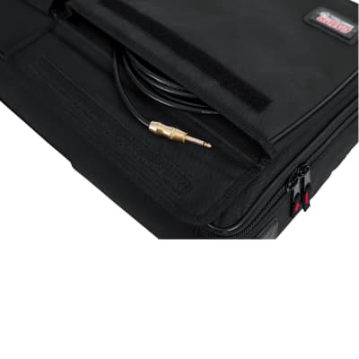 Gator GPTPROPWR 30" X 16" Wood Pedal Board w/ Black Nylon Carry Bag; Includes G-Bus-8 Power Supply W image 9