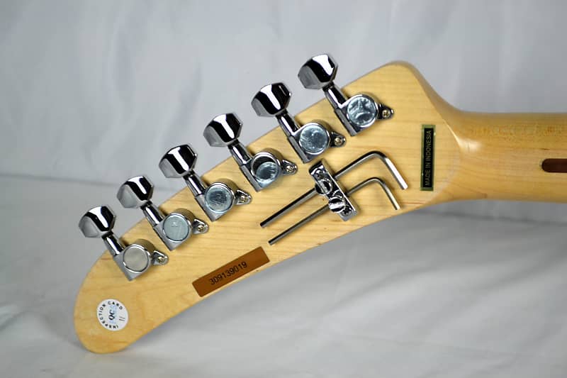 The 84 (EVH D-Tuna), Ebony | Kramer