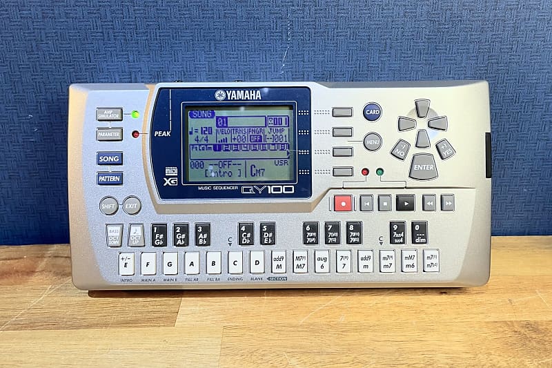 Yamaha QY100 Sequencer