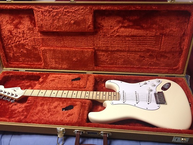 Fender Stratocaster アイボリー Fender Stratocaster Limited Edition 2010 Ivory / White | Reverb