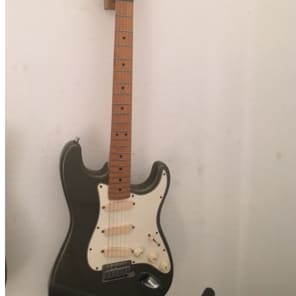 Fender Stratocaster plus 1989 Rare metallic green image 2