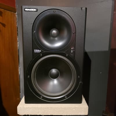 【Mackie HR624】 ペア Mackie HR624 MKII Active Studio Monitor | FrontEndAudio.com