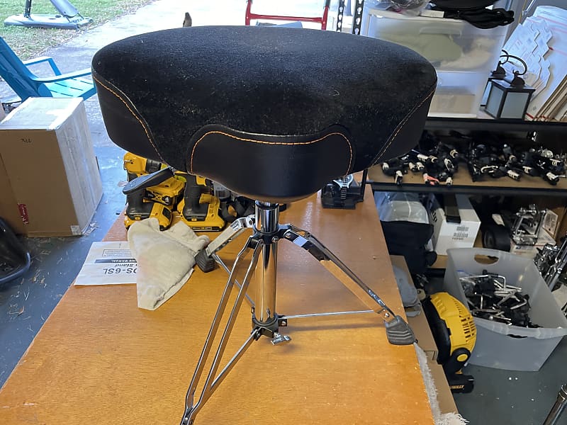 Akolt Saddle Drum Throne With Backrest, Heavy Duty Drum Seat Hydraulic Drum Stool Height Adjustable Suede Drum Chair Motorcycle Style For Adults Drummers Grey