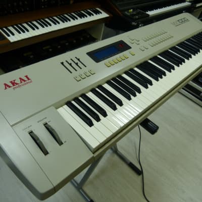 AKAI アカイ MX1000 MIDIキーボード Akai MX1000 Midi Master Keyboard Sounds Test Video! - YouTube