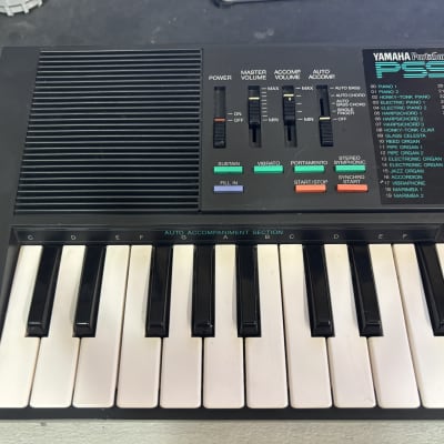 Yamaha PSS-270 Synthesizer keyboard clean and working