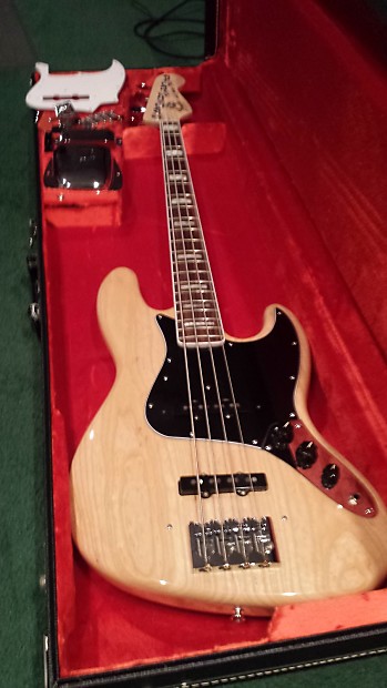 Fender avri 75 jazz bass top
