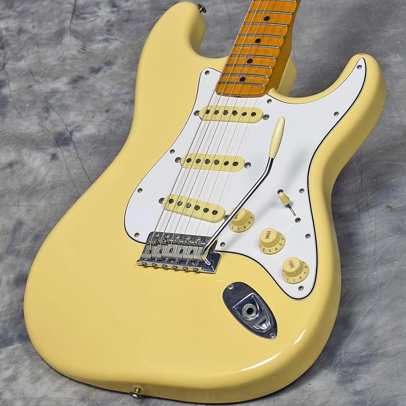 Fender Japan ST68-185YM Yngwie Malmsteen Signature Yellow