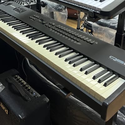 ALESIS QS8 SYNTHESIZER 88 WEIGHTED KEYS (USED)