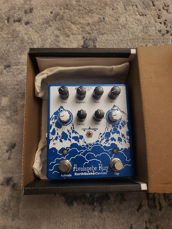 EarthQuaker Devices Avalanche Run Stereo Reverb & Delay with Tap Tempo V2