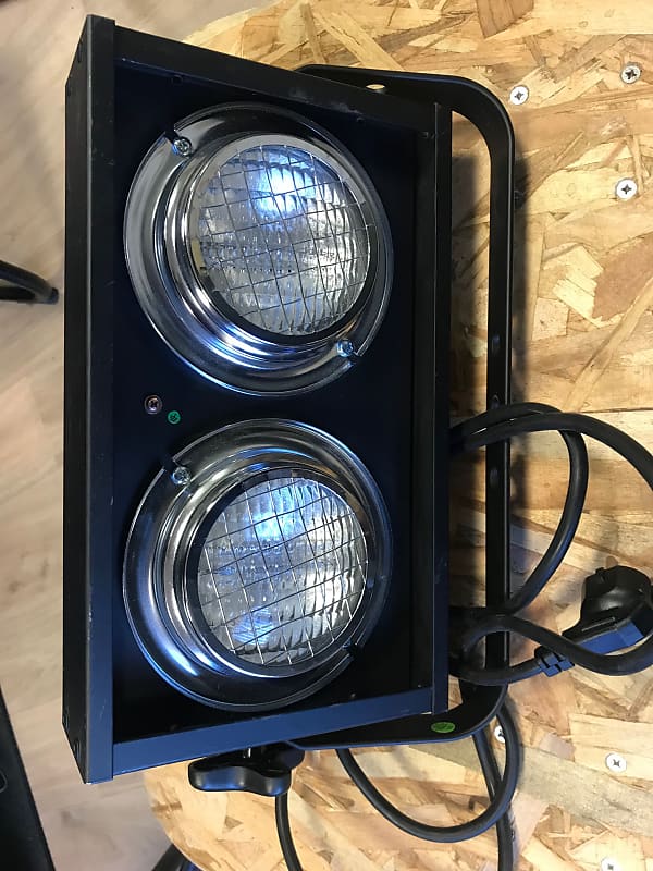 Blinder 2x 120v 650W DMX - Showtec - Stage blinder