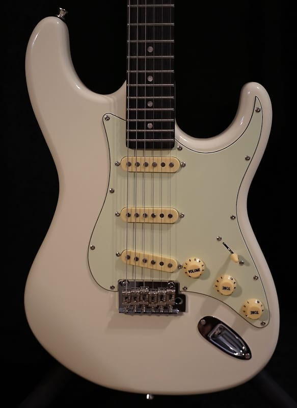 Tagima T-635 Classic Guitar - Olympic White/Mint Pickguard | Reverb