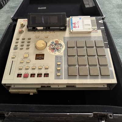 Akai MPC2000 MIDI Production Center 1997 - 2001 - Grey