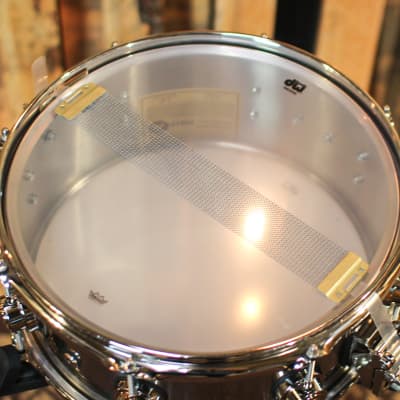 DW 5.5x13 Collector's 1mm Stainless Steel Snare Drum w/ Nickel - DRVL5513SPK image 5