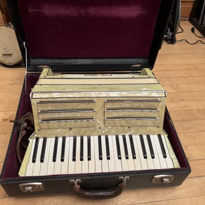 Vintage Petite Soprani Accordion 1950s - Pearl image 2