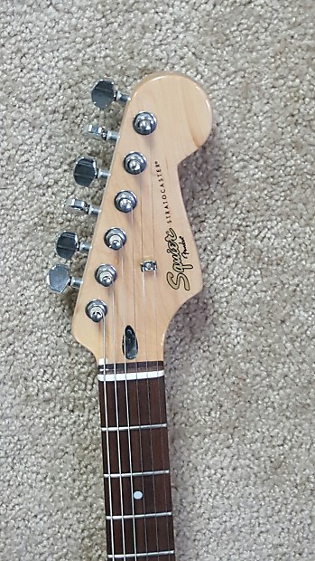 Squier Vintage Modified Stratocaster Duncan Designed Pickups