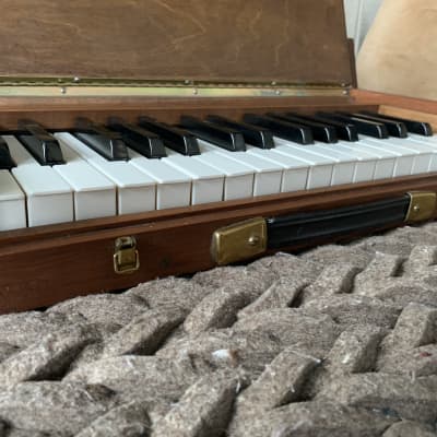LA Wittel Piano Bells Keyboard Celeste/Glockenspiel Vintage Keyboard, 1950s, Baltimore image 9