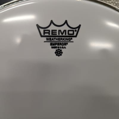 Remo Emperor Smooth White Drum Head 13" image 2