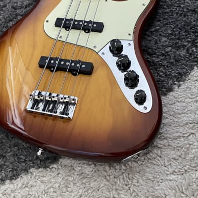 Fender American Deluxe Jazz Bass Ash 2004 - 2016