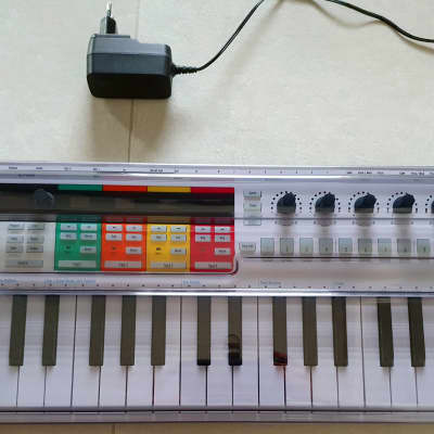 Arturia KeyStep Pro 37-Key MIDI Controller White + Decksaver Dust Cover