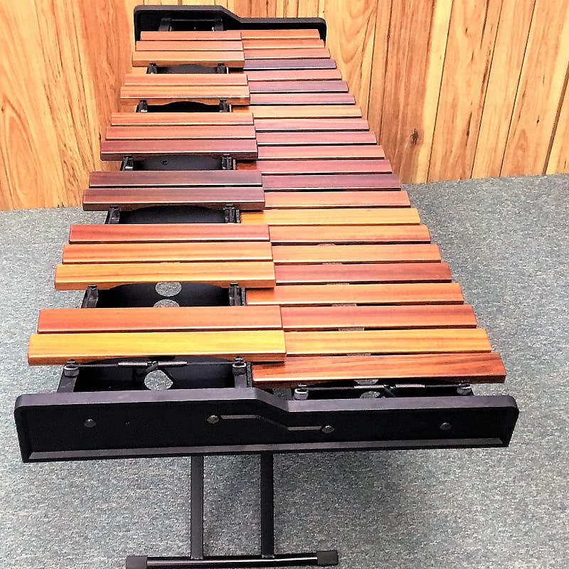 Adams AMPD30 Academy Series 3 Octave Padouk Marimba Display Reverb