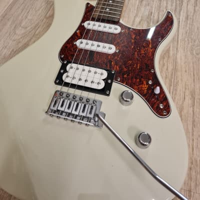 Yamaha Pacifica PAC112VCX in White | Reverb