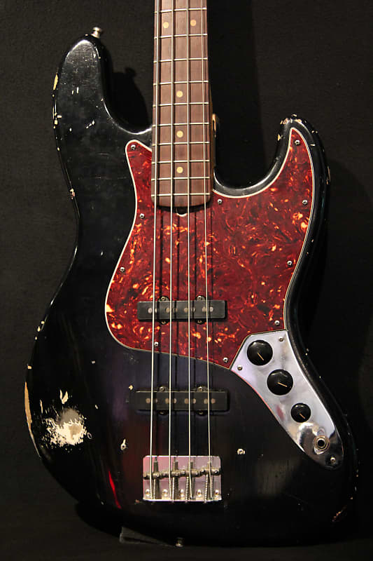 1964年製 FENDER JAZZBASS BLACK TOLEX CASE Fender Standard Jazz Bass Case - Black Tolex | Sweetwater
