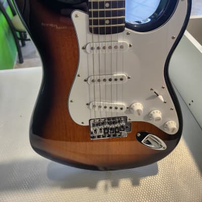 Squier Affinity Series Stratocaster with Rosewood Fretboard 2016 - 2018 - 2-Color Sunburst image 5
