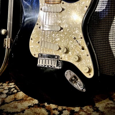 Fender Strat Plus Deluxe with Maple Fretboard 1997- Black image 2