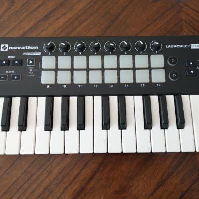 Novation Launchkey 25 MKII MIDI Keyboard Controller 2015 - 2020 - Black