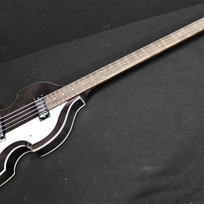 Hofner IGNITION PRO Beatle Bass HI-BB-PE-TBK comes with Flat