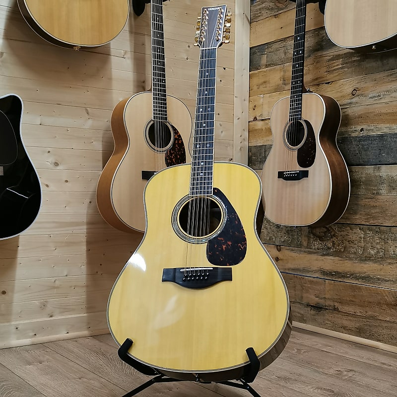 Yamaha LL16ARE-12 Original Jumbo, Natural