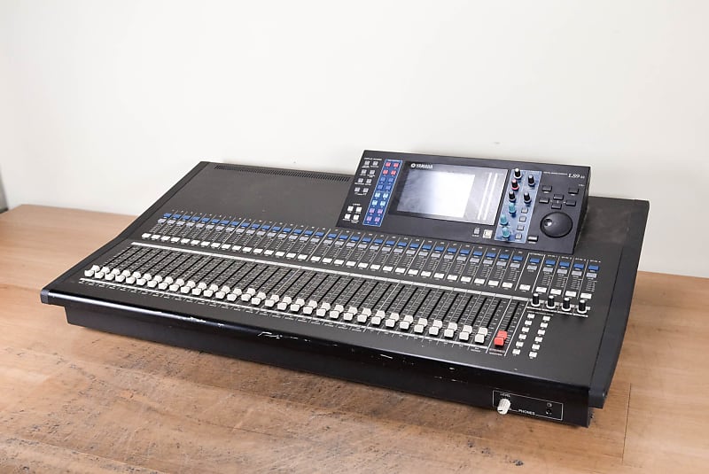 Yamaha LS9-32 32-Channel Digital Mixing Console CG00TEU image 1