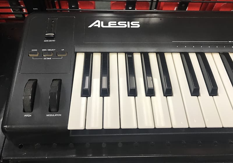 Alesis Q61 61-Key USB/MIDI Keyboard Controller