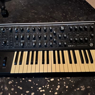 Moog Sub 37 Tribute Edition 2010s - Black