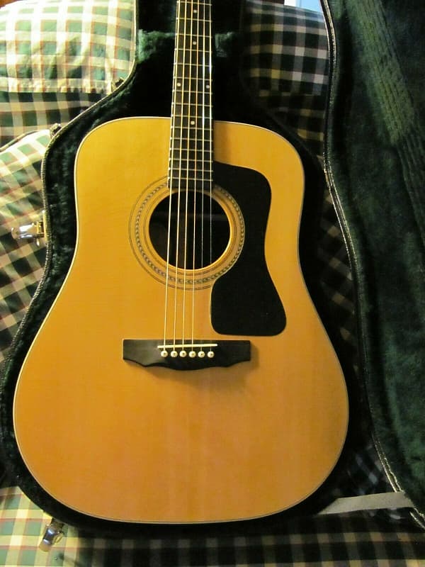 Guild DV-52 Acoustic Guitar