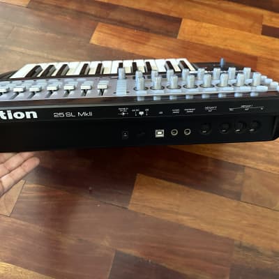 Novation ReMOTE 25 SL MKII MIDI Controller 2008 - Gray image 2