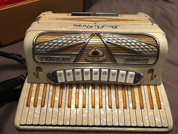 De La Rosa accordion Serial 4166 1959 White