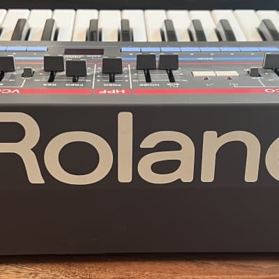 Roland Juno-106 61-Key Programmable Polyphonic Synthesizer image 8