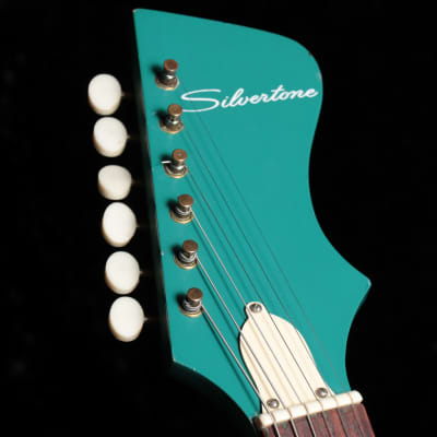 Silvertone 1965 Model 1415 Turquoise image 9