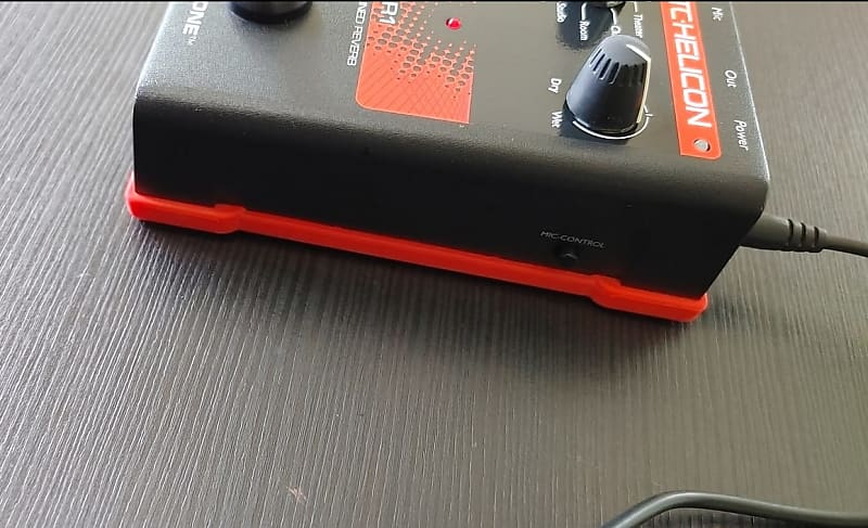 TC Helicon VoiceTone R1 | Reverb Canada