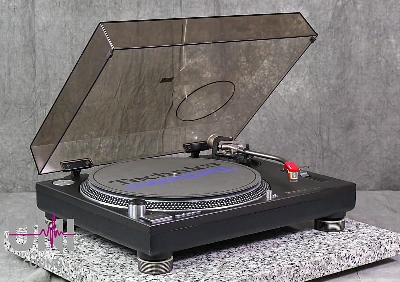 Technics SL-1200MK4 Black direct drive turntable in Very Good Condition  			