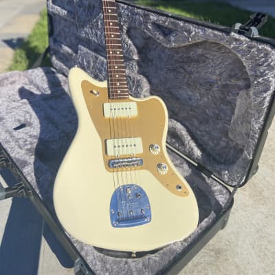 Fender Limited Edition American Professional Jazzmaster with Rosewood Neck 2019 Olympic White image 4