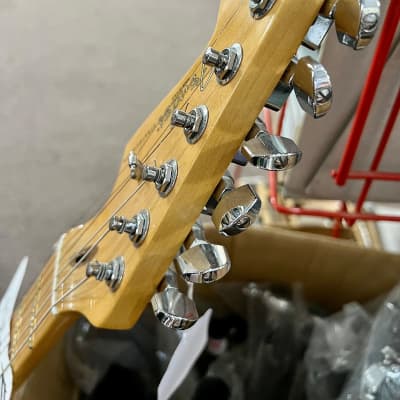 Fender American Standard Stratocaster Left-Handed with Maple Fretboard 2012 3-Colour Sunburst image 4