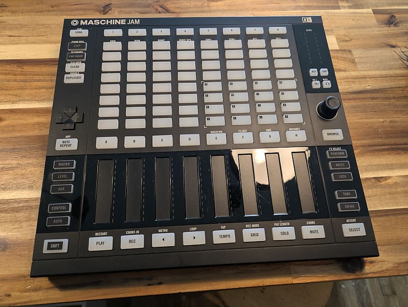 Native Instruments MASCHINE JAM Production & Sequencing Controller