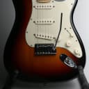 Fender American Deluxe Stratocaster 3 Tone Sunburst & Fender Hard Case