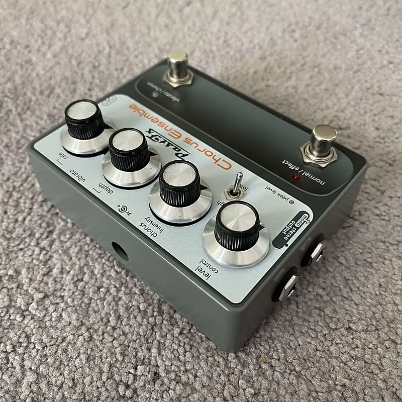 PastFx Chorus Ensemble Deluxe MN3002 BBD Vibrato + Stereo PastFx Chorus Ensemble Deluxe MN3002 BBD Vibrato + Stereo