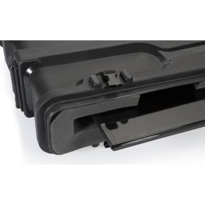 Gator Rotationally Molded Case for Transporting LCD/LED Screens Between 27" - 32" GLED2732ROTO image 10