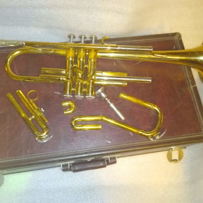 Yamaha YTR-232 Trumpet, Japan with mouthpiece and case image 8