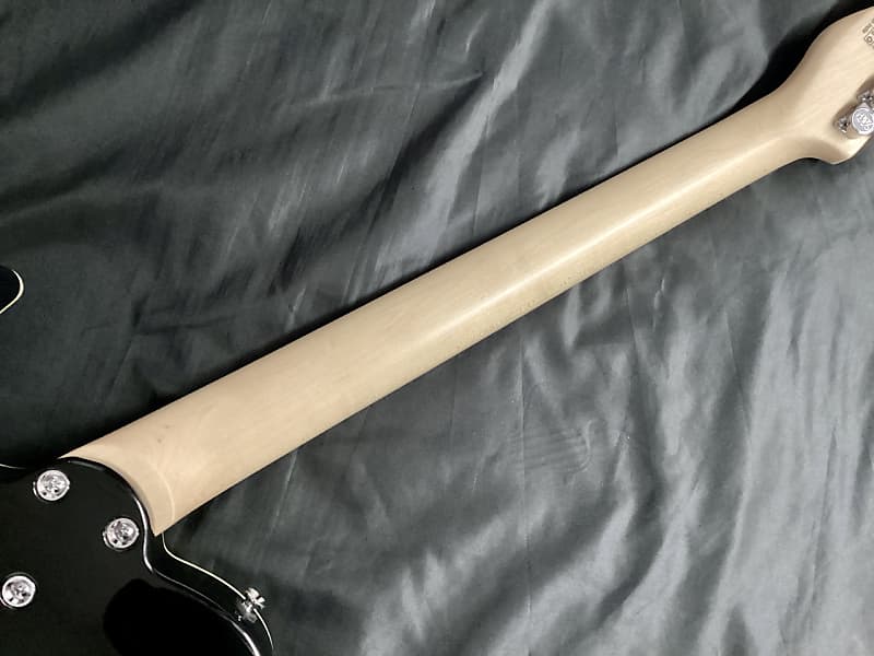 on ott　フレットキング
FKV22VR
汎用ハードケース付き Fret-King FKV27SBK Country Squire Stelth/Gloss Black